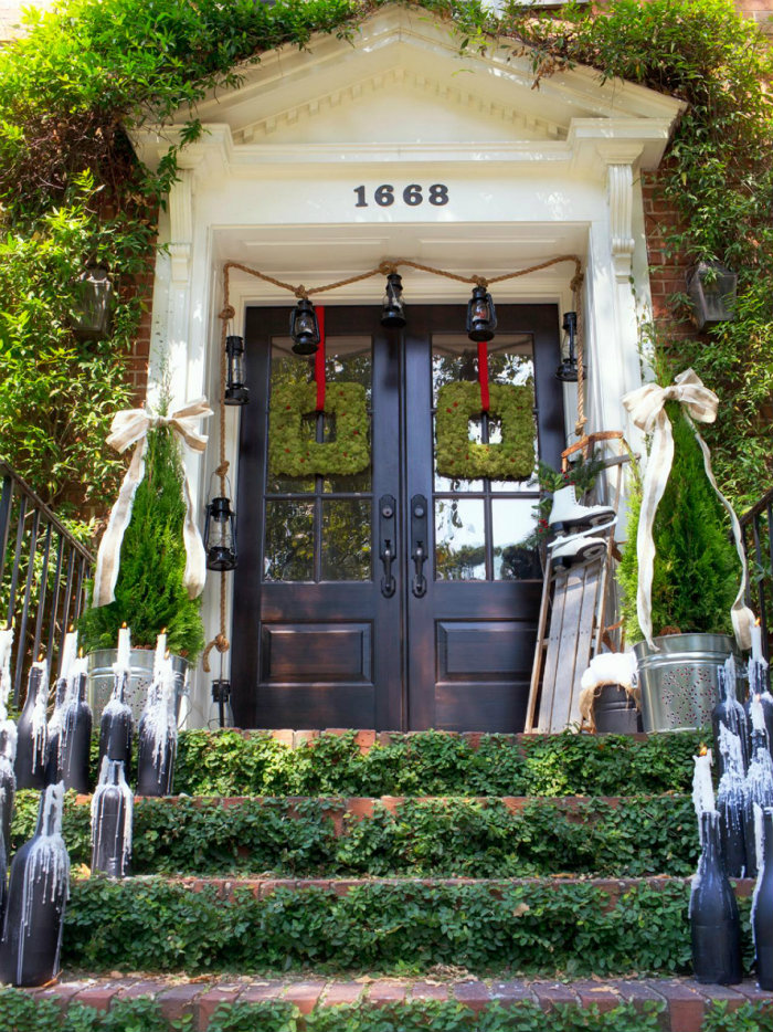 Original_Brian-Patrick-Flynn-Holiday-House-front-entryway_s3x4