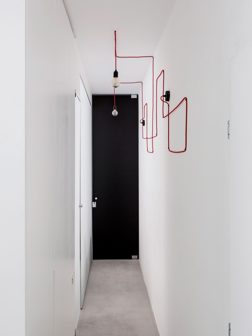 Monochromatic and minimalist-apartment in Tel Aviv