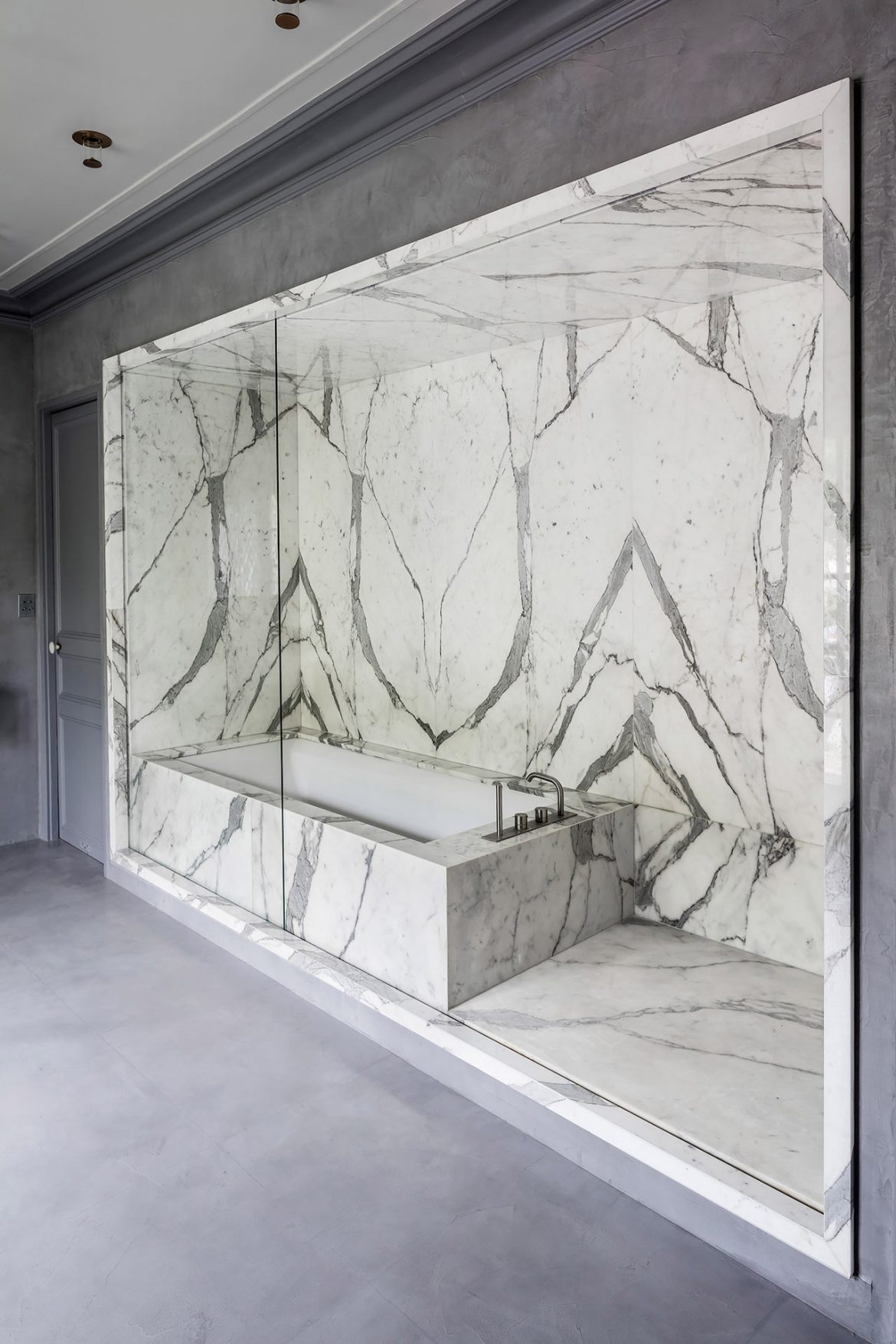 Stunning Modern_Makeover Inside A 19th Century Home in Paris